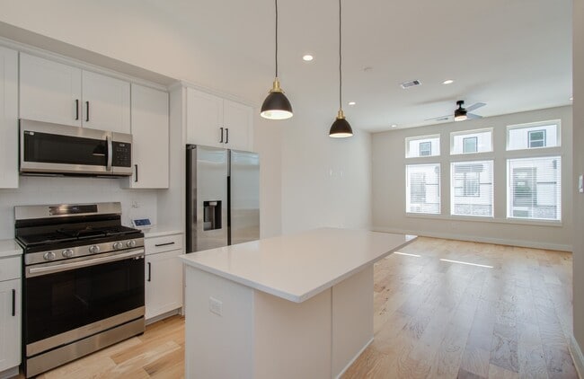 Building Photo - 5309 Donovan Gdns Ln