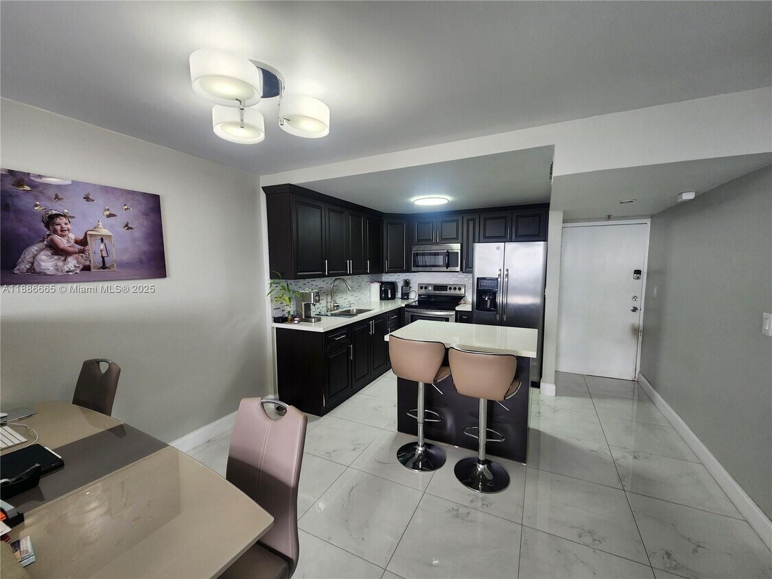Foto principal - 1825 W 44th Pl