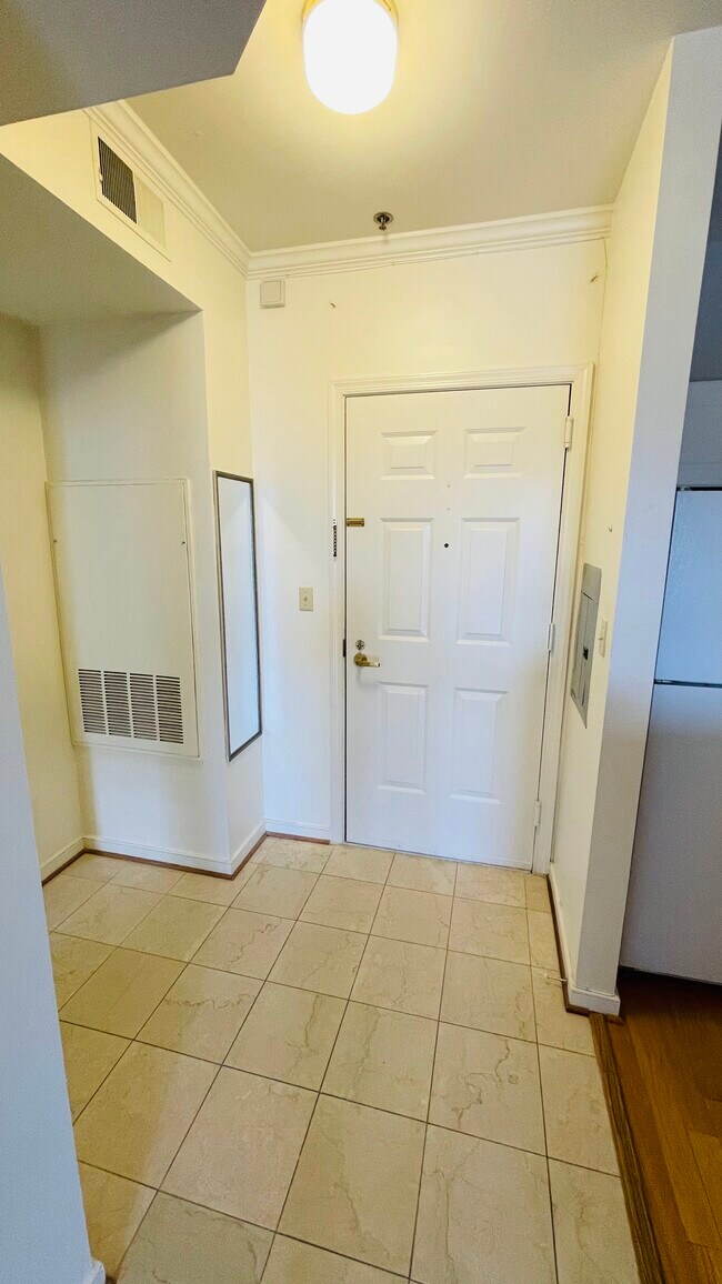 1641 International Dr Unit 403, McLean, VA 22102 Condo for Rent in