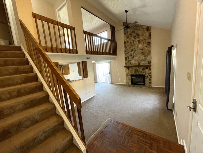 Fireplace & Loft - 1386 Sanzon Dr