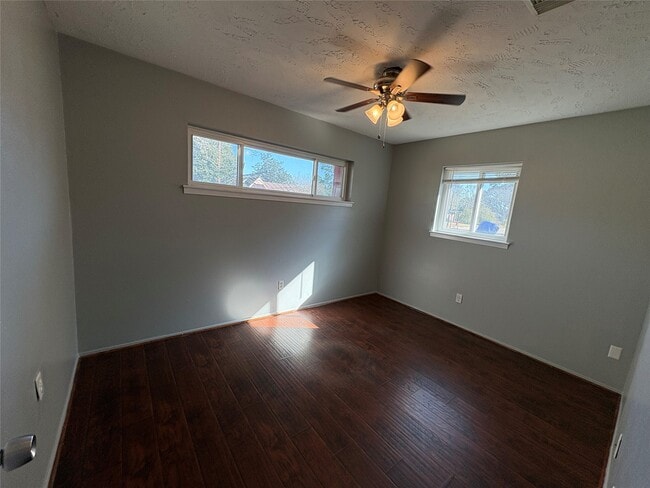 Building Photo - 610 Stoneledge Dr