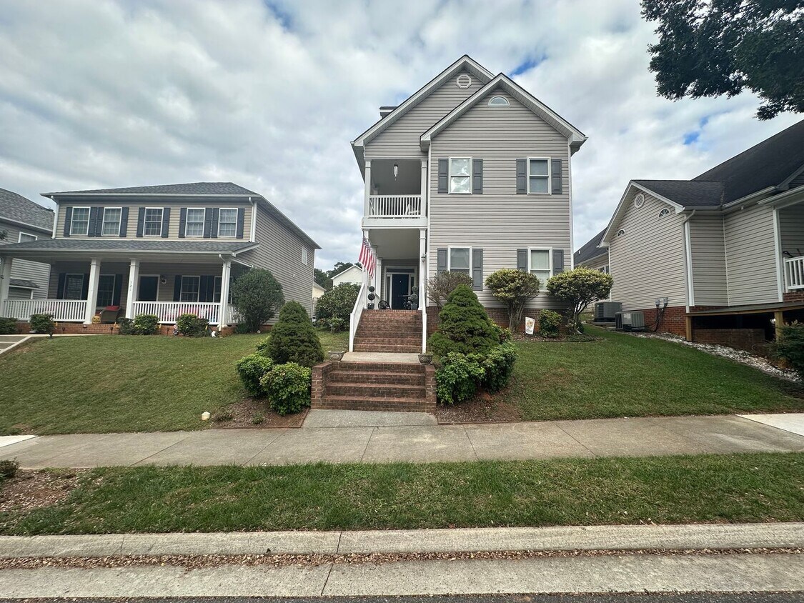 Foto principal - 3 Bedroom House in Wyndhurst