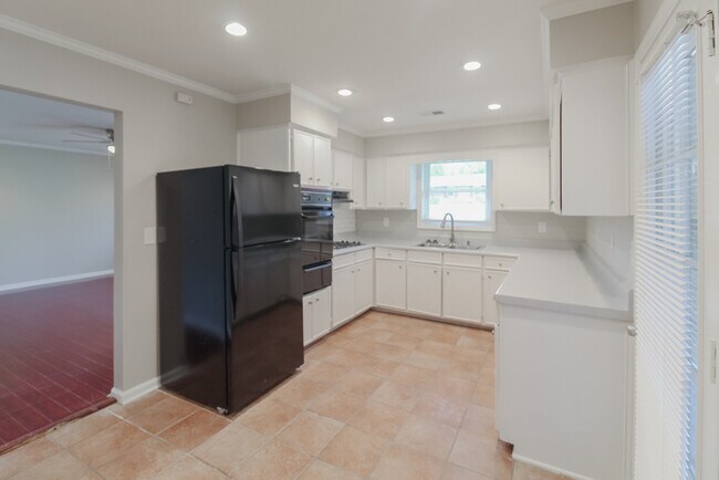 Building Photo - 723 Barklay Way