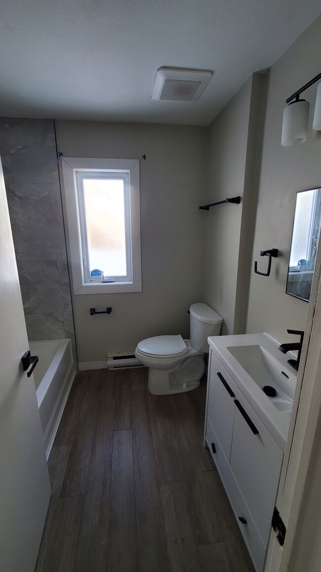 Building Photo - 45 Cameron St