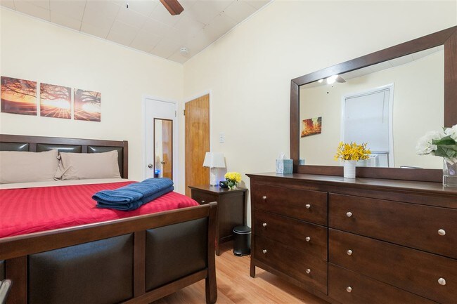 Building Photo - 634 Boulevard E