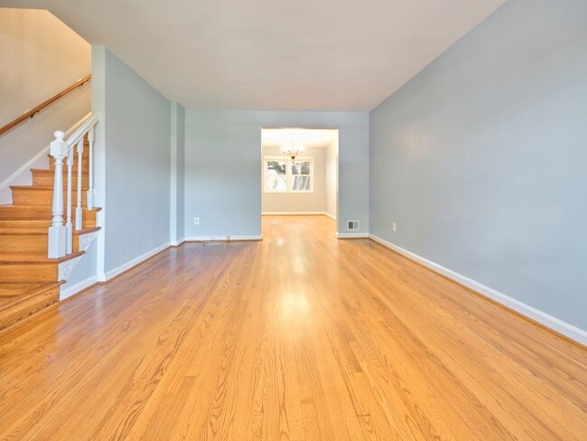 Building Photo - Charming and private 3BR, 2FB home located...