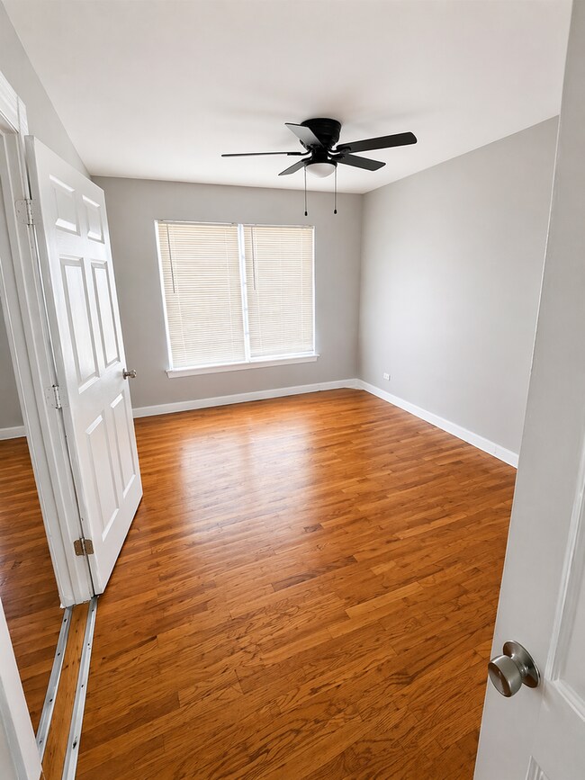 Foto del edificio - BRIGHT AND SPACIOUS 2-BEDROOM NEAR ST. MARY'S UNIVERSITY AND WOODLAWN LAKE