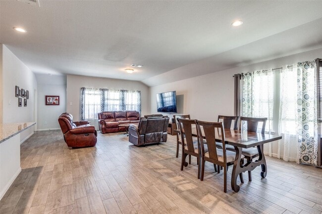 Foto del edificio - 5 Bedrooms, Corner Lot, Total Showstopper!
