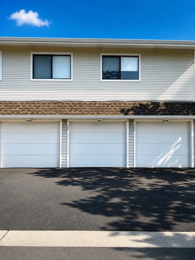 Foto del edificio - 727 Whitesail Dr