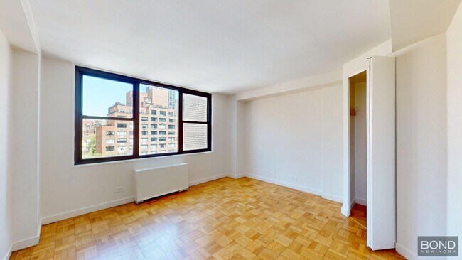 Foto del edificio - 333 E 49th St