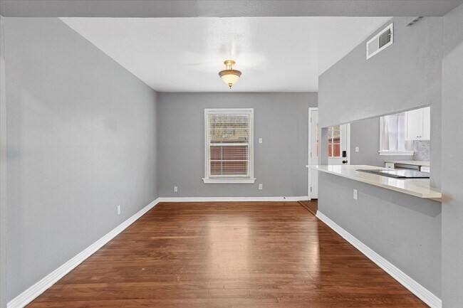 Foto del edificio - 6341 Bordeaux Ave