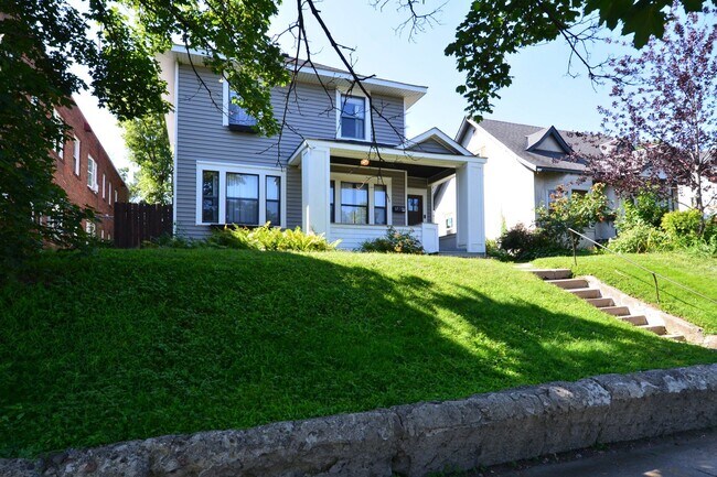Foto del edificio - Beautiful 4-Bedroom 2-Bathroom Home Available Now!