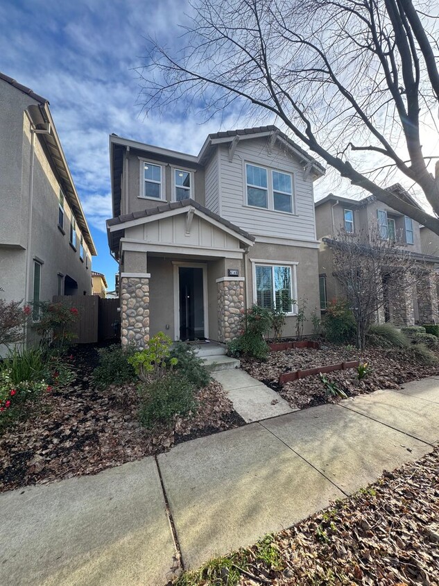 Foto principal - Single family North Natomas home | 3 bedro...