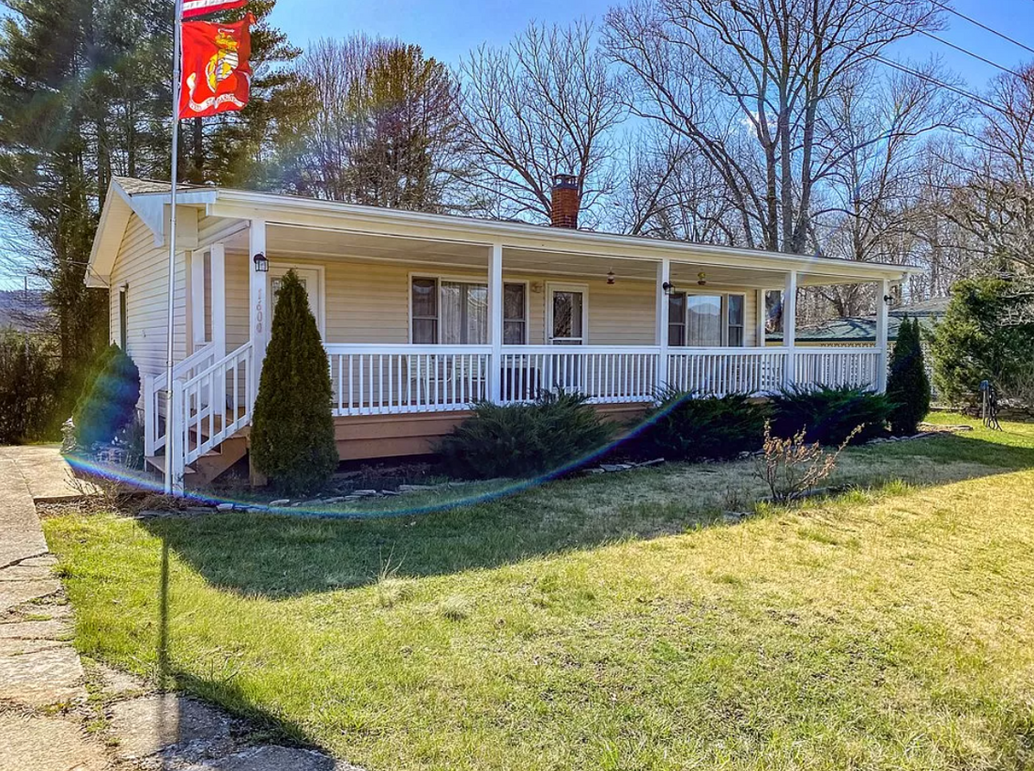 Foto principal - 1600 Riverbend Rd
