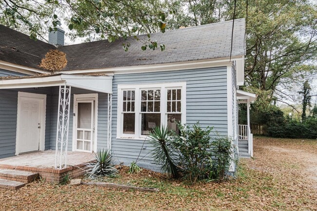 Building Photo - 725 W Poplar St