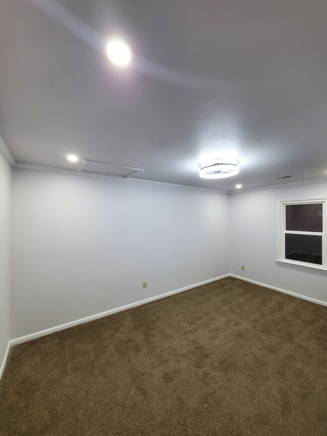 GUEST BEDROOM - 909 Ellis St