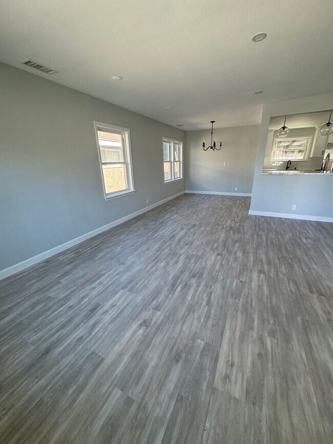 Foto del edificio - CULVER CITY STUNNING REMODEL 3 BDRM 1 BA. HOUSE FOR LEASE!