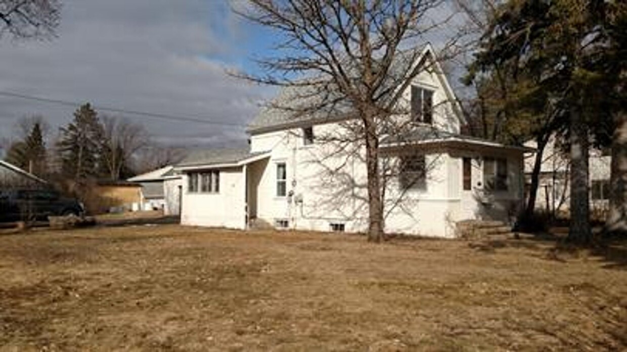 Primary Photo - 3 bedroom/ 1 bath home