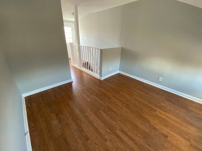 Foto del edificio - Lovely & Renovated Seton Hill 2bd + den/2b...