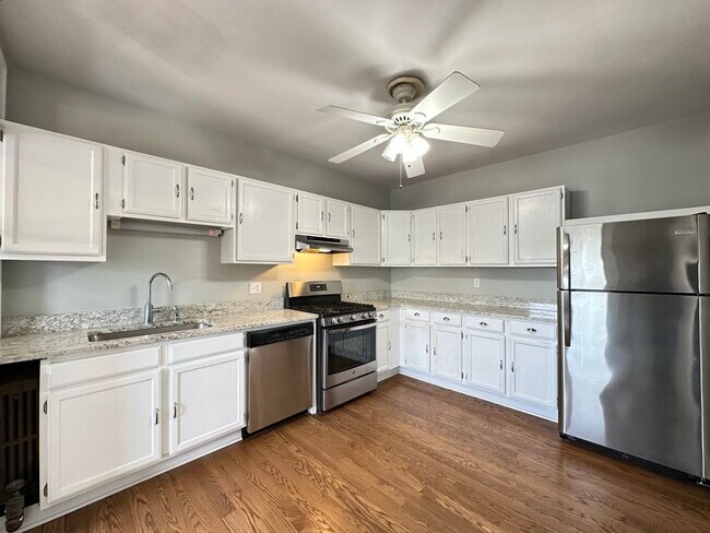 Foto del edificio - 4519 N Wolcott Ave