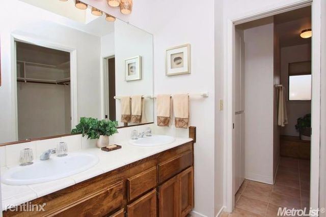 Foto del edificio - 2 br, 2 bath  - 3701 Sun Shadows Ln