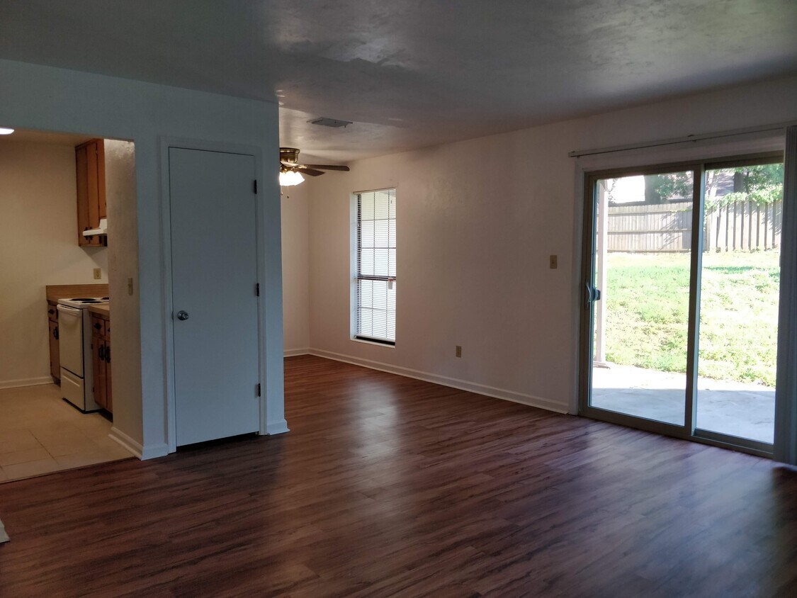 Living Room - 2109 Sandcastle Dr