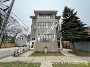 Building Photo - 717-719 Randolph St