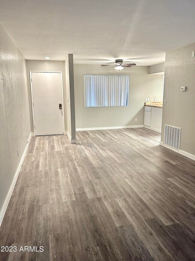 Foto del edificio - 4303 E Cactus Rd