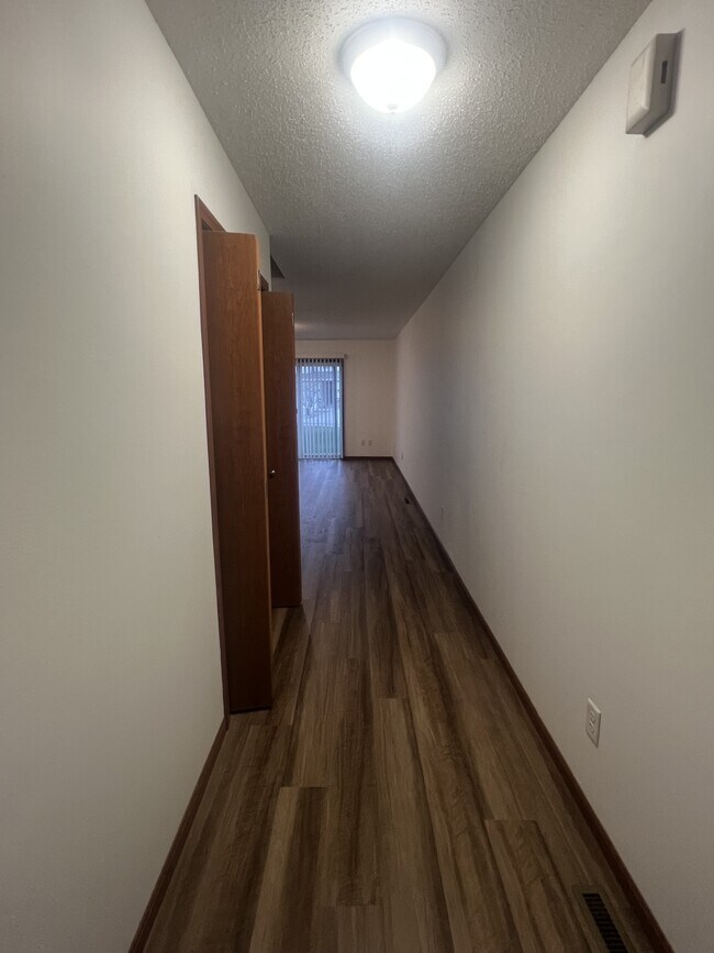 Foto del edificio - 4257 Estate Dr S