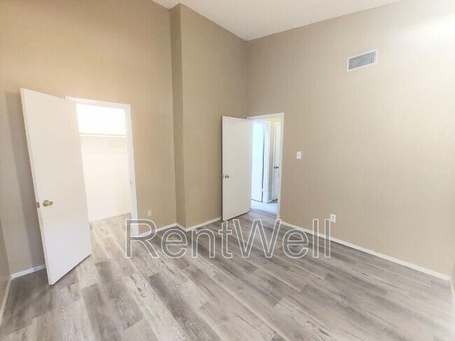 Foto del edificio - 123 N Troy Ave