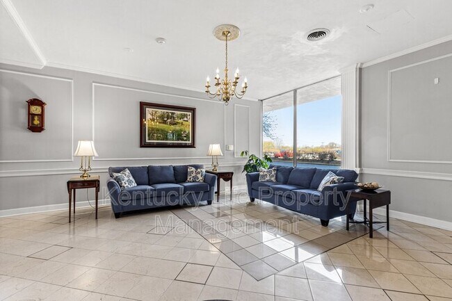 Foto del edificio - 2121 Nicholasville Rd