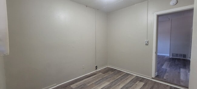 Building Photo - 627 N 6th