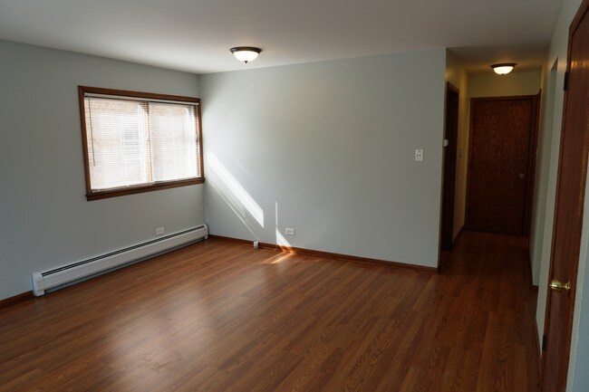 Building Photo - 5752 W Park Ave