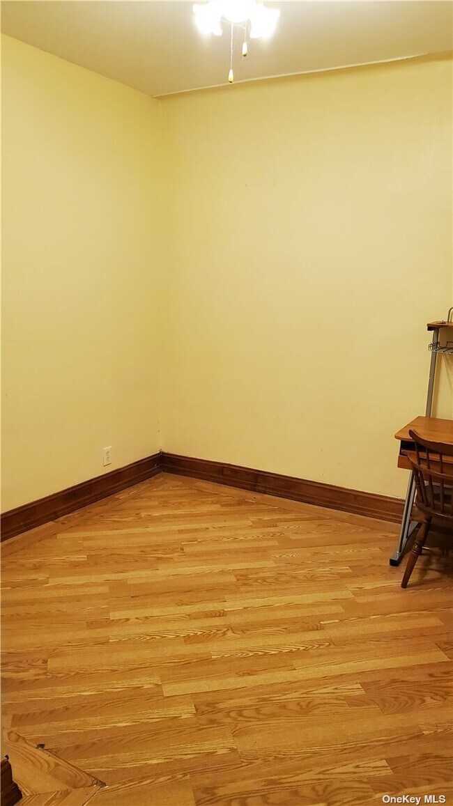 Foto del edificio - 82-77-82165 165th St