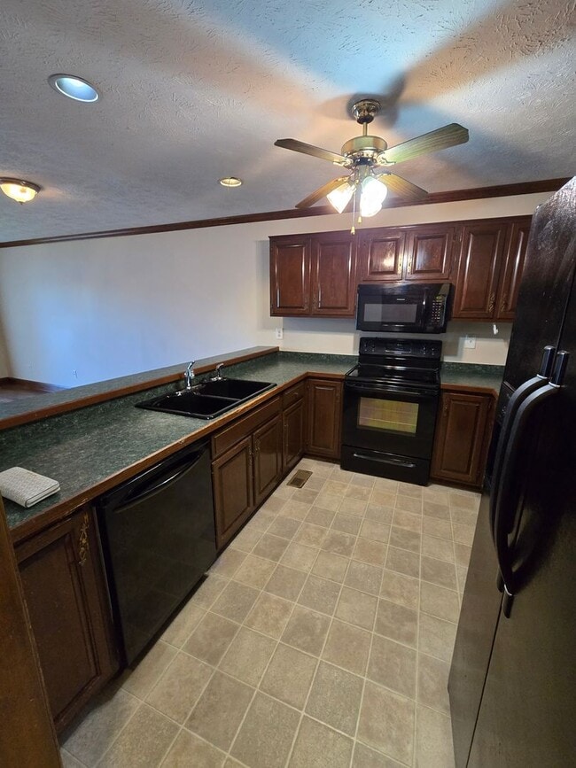 Foto del edificio - Spacious Townhouse for Rent!