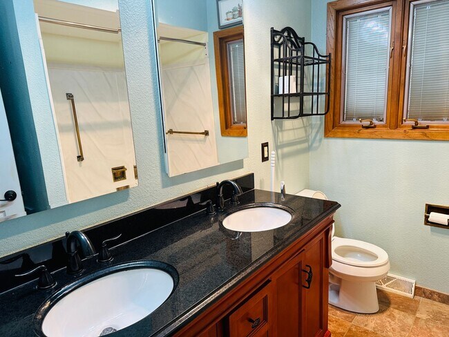 Foto del edificio - 2 Bedroom House, West End, Billings, MT