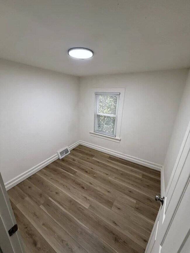 Foto del edificio - 3-Bedroom 1-Bathroom Single Family Home