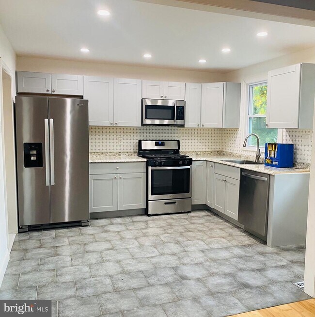 Building Photo - 232 Egg Harbor Rd