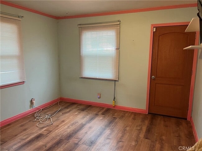 Building Photo - 13314 S Oleander Ave
