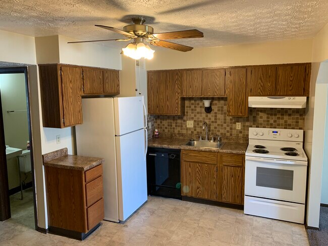 Kitchen - 5789 Pepperwood Ct