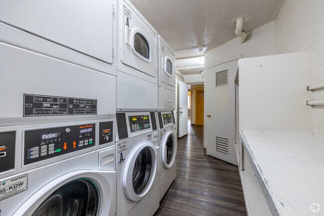 Instalaciones de lavandería - Catalina Village Apartments