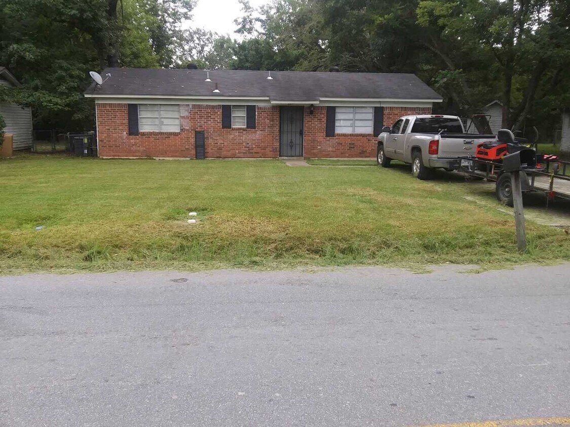 Primary Photo - 1111 N Hutchinson St