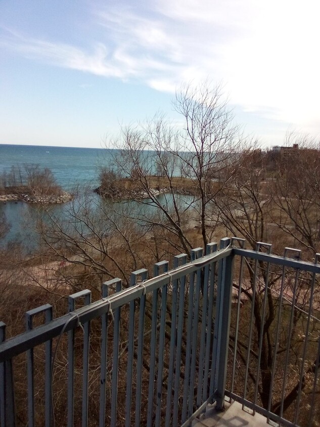 Primary Photo - Waterfront Large Renovated 2 Bedroom Apart...