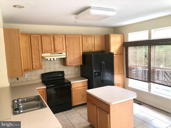 Foto del edificio - 614 Eisenhower Dr