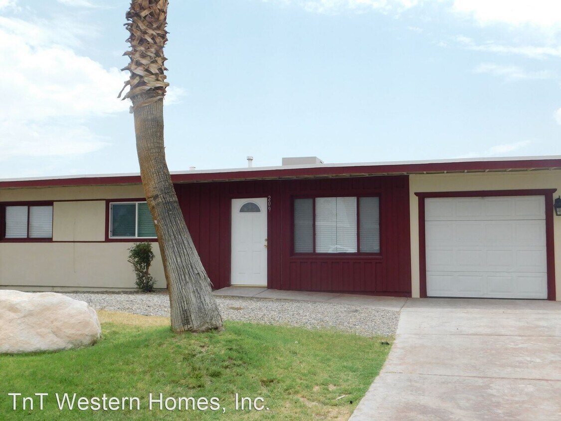 Primary Photo - 3 br, 1 bath House - 209 La Mirage Ln
