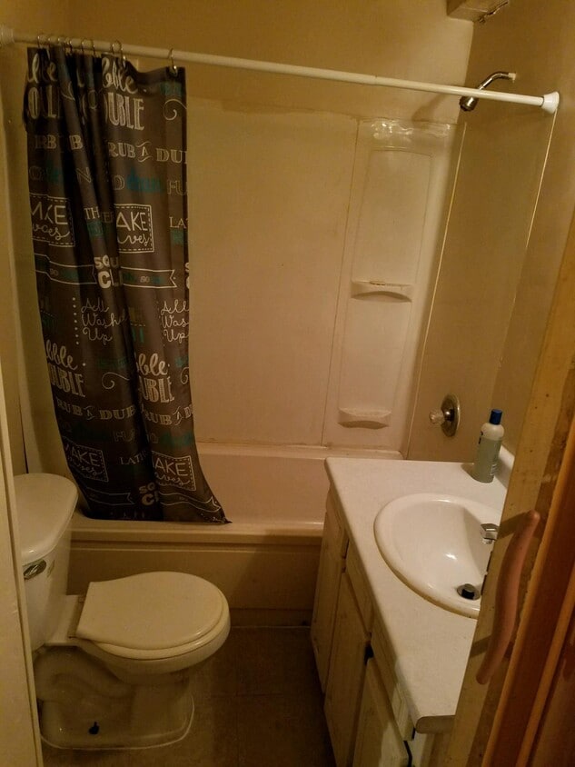 Bathroom - 404 W Stephenson St
