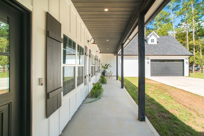 Building Photo - 5 W Forest Ct
