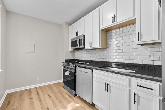 Foto del edificio - 229 N Patterson Park Ave