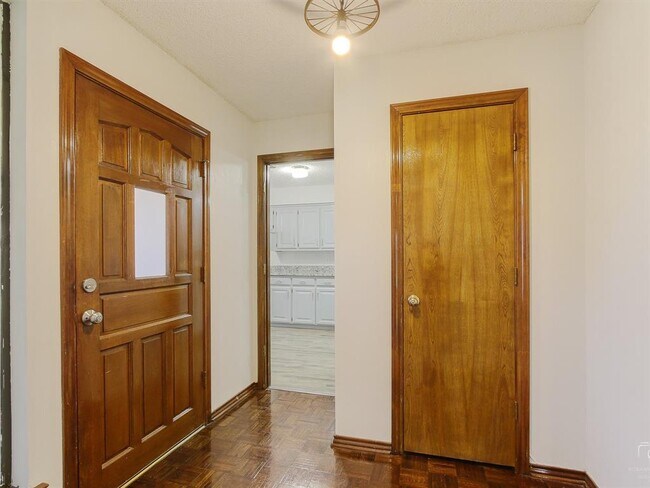 Building Photo - 2208 Greenpark Dr