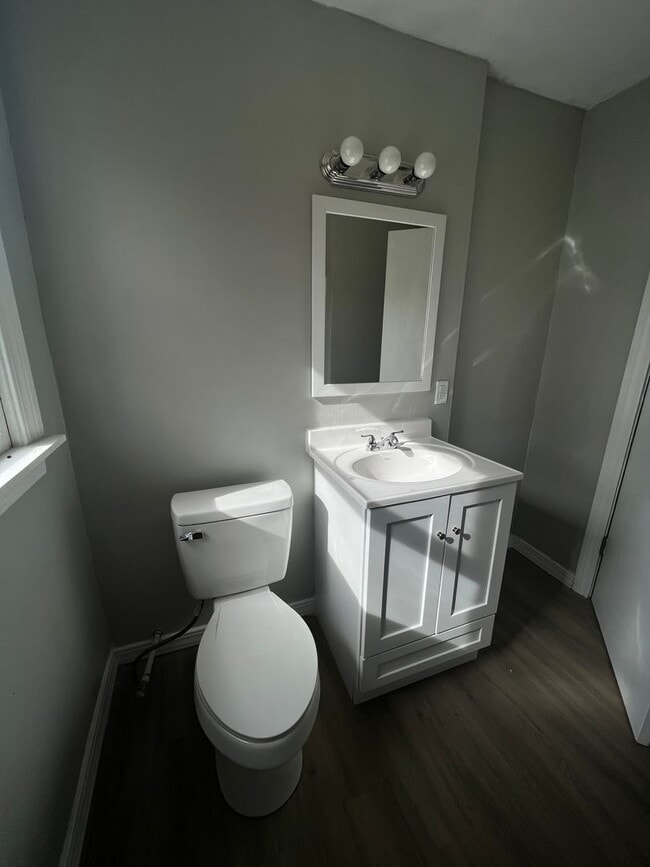 Building Photo - Section 8 Accepted!  MOVE IN Ready! 1/2 Of...